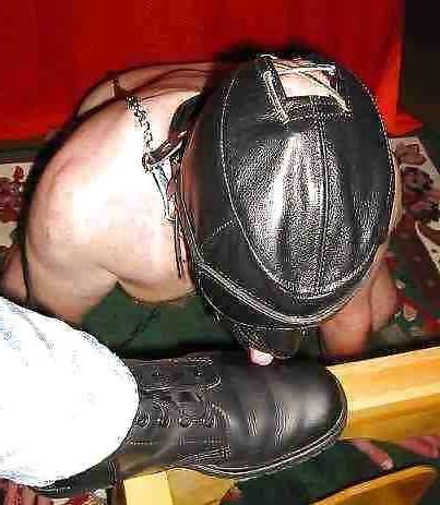10P WORSHIP MY BOOTS. ...THE MIDDLE FLOOR...