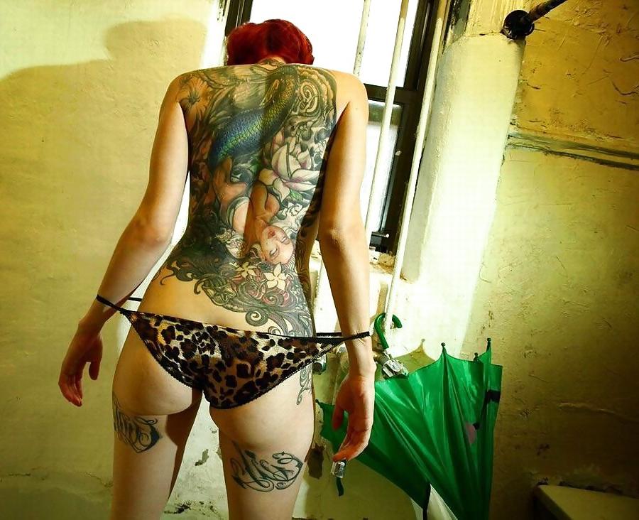 25P Even MORE tattooed chicks 2 - Punk - emo - BD71