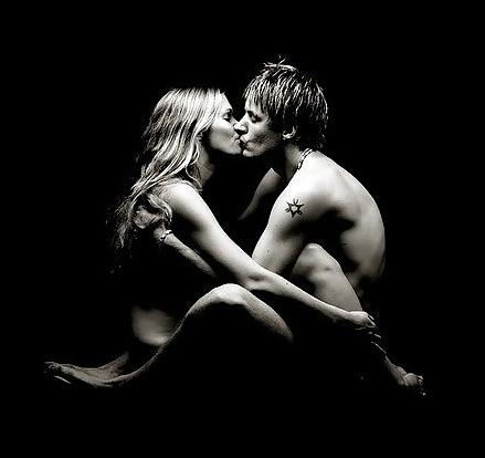 25P Erotic Sensual Kisses in Black&White - Session 2