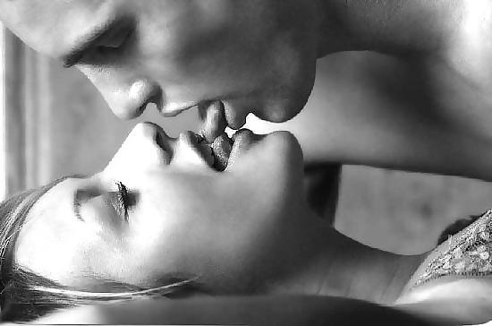 25P Erotic Sensual Kisses in Black&White - Session 2