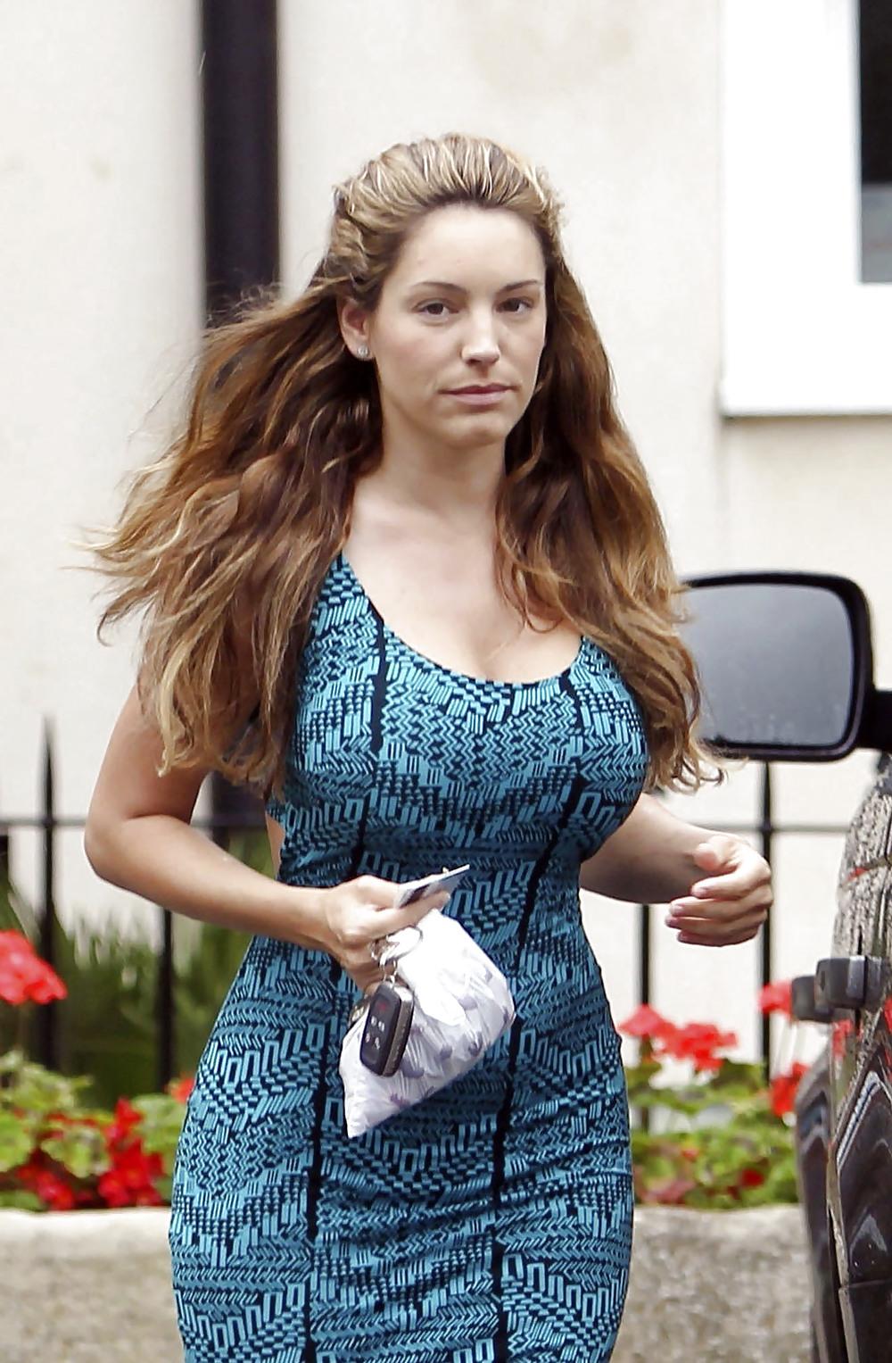 25P Kelly Brook shopping at a store in England