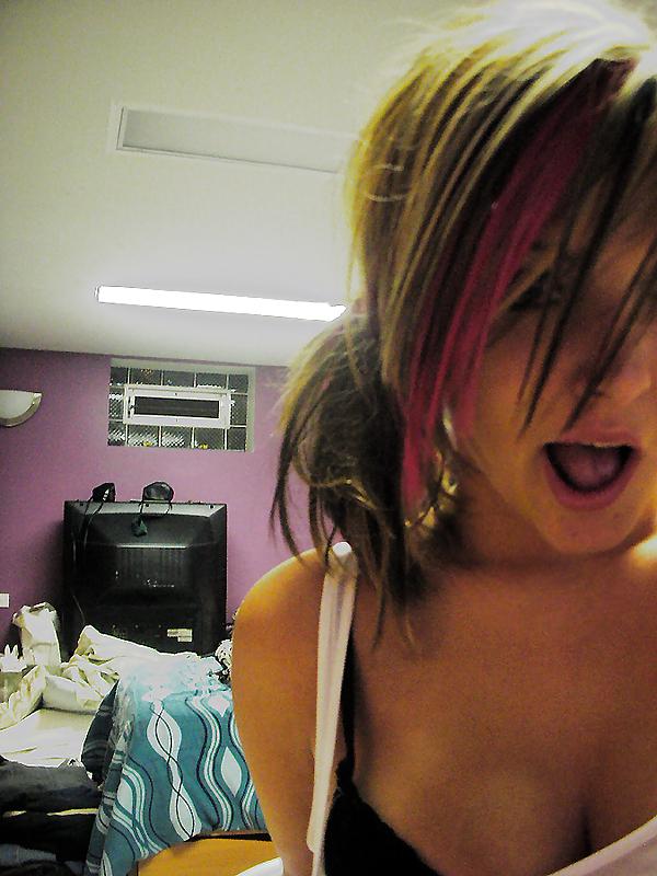 25P Very Hot Emo Chick 