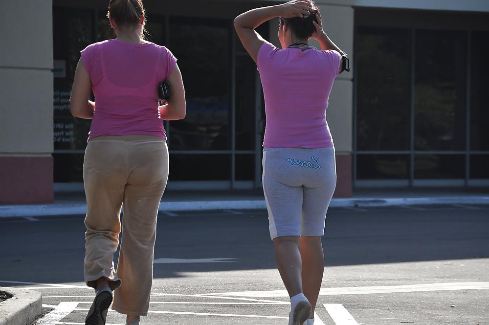 20P Parking Lot Booty - Public Voyeur