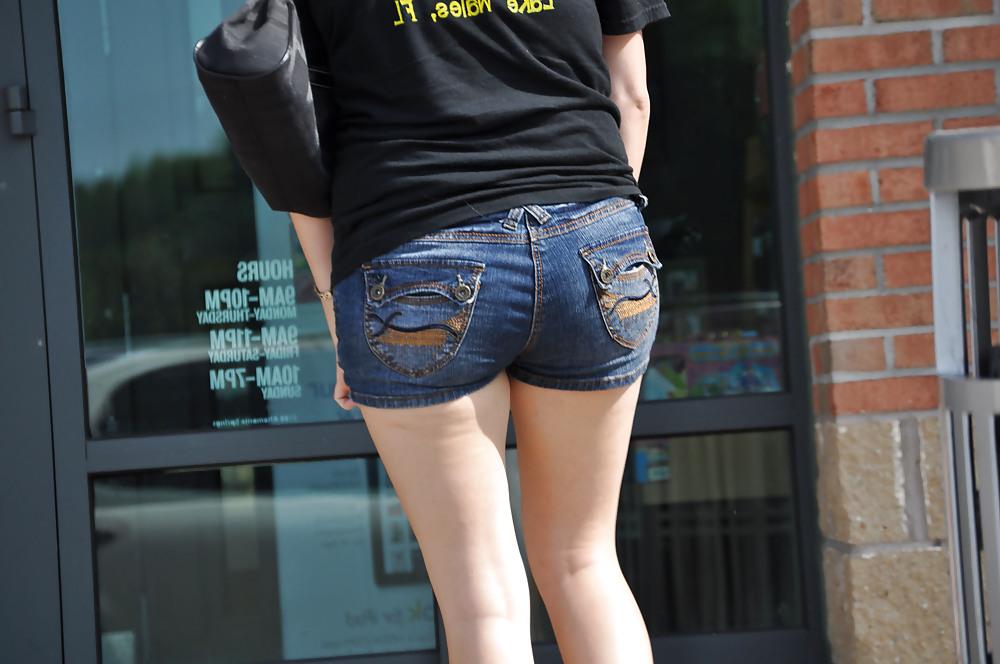 20P Parking Lot Booty - Public Voyeur