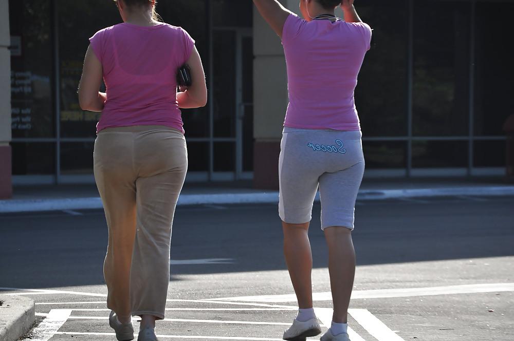 20P Parking Lot Booty - Public Voyeur