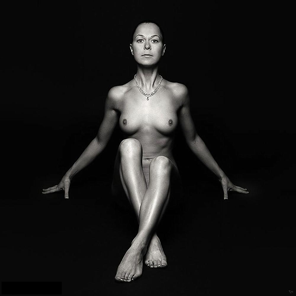 22P Erotic Nude Art 2