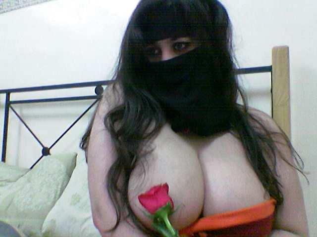 8P BIG BOOBS MOM