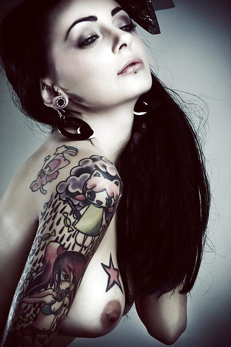 25P More tattooed and pierced chicks 2