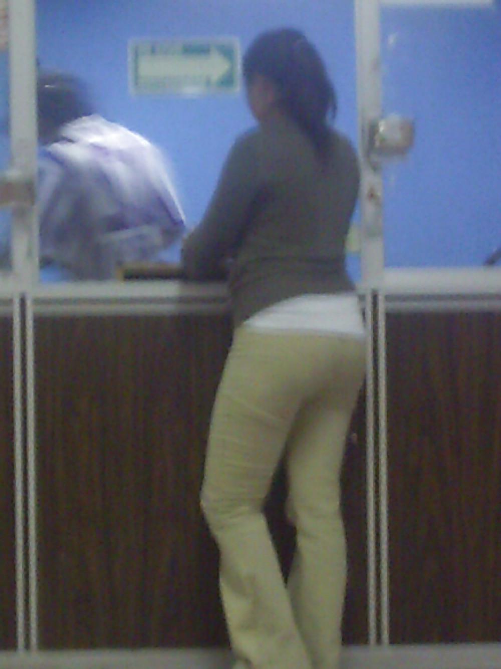 12P ASS ON STREET VOYEUR