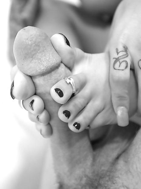 25P Erotic Footjob - Session 1