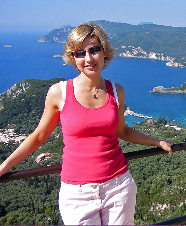 25P Samantha Brown pics & fakes