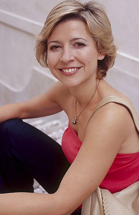 25P Samantha Brown pics & fakes