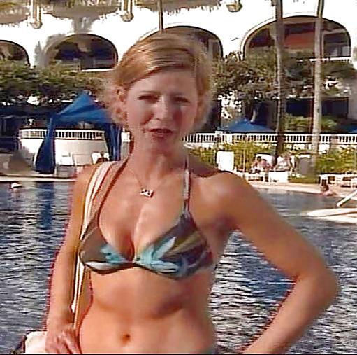 25P Samantha Brown pics & fakes