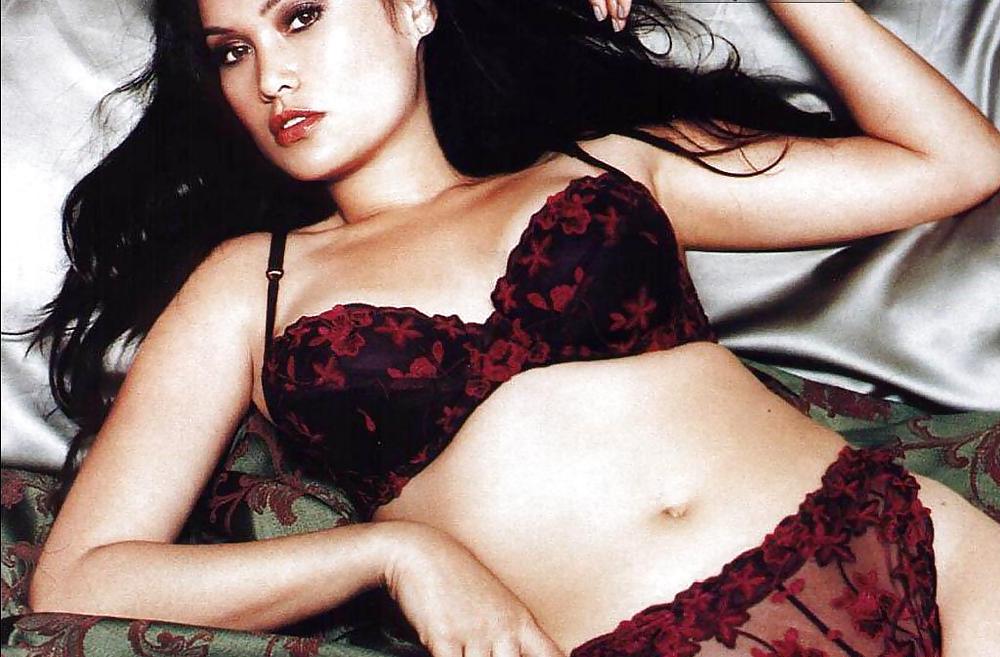 22P Tia Carrere
