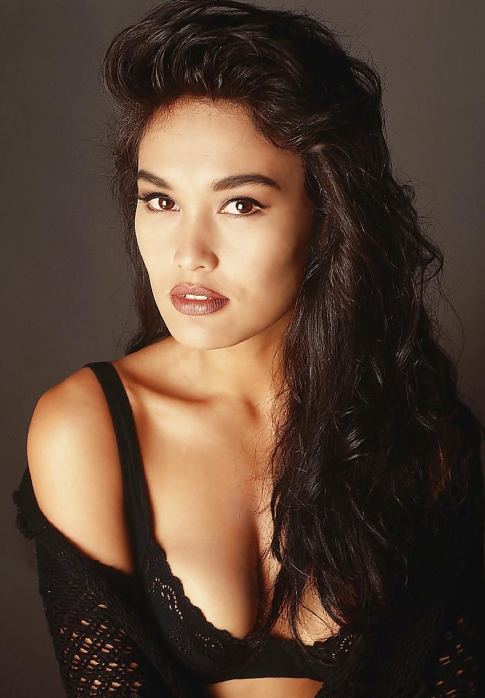22P Tia Carrere