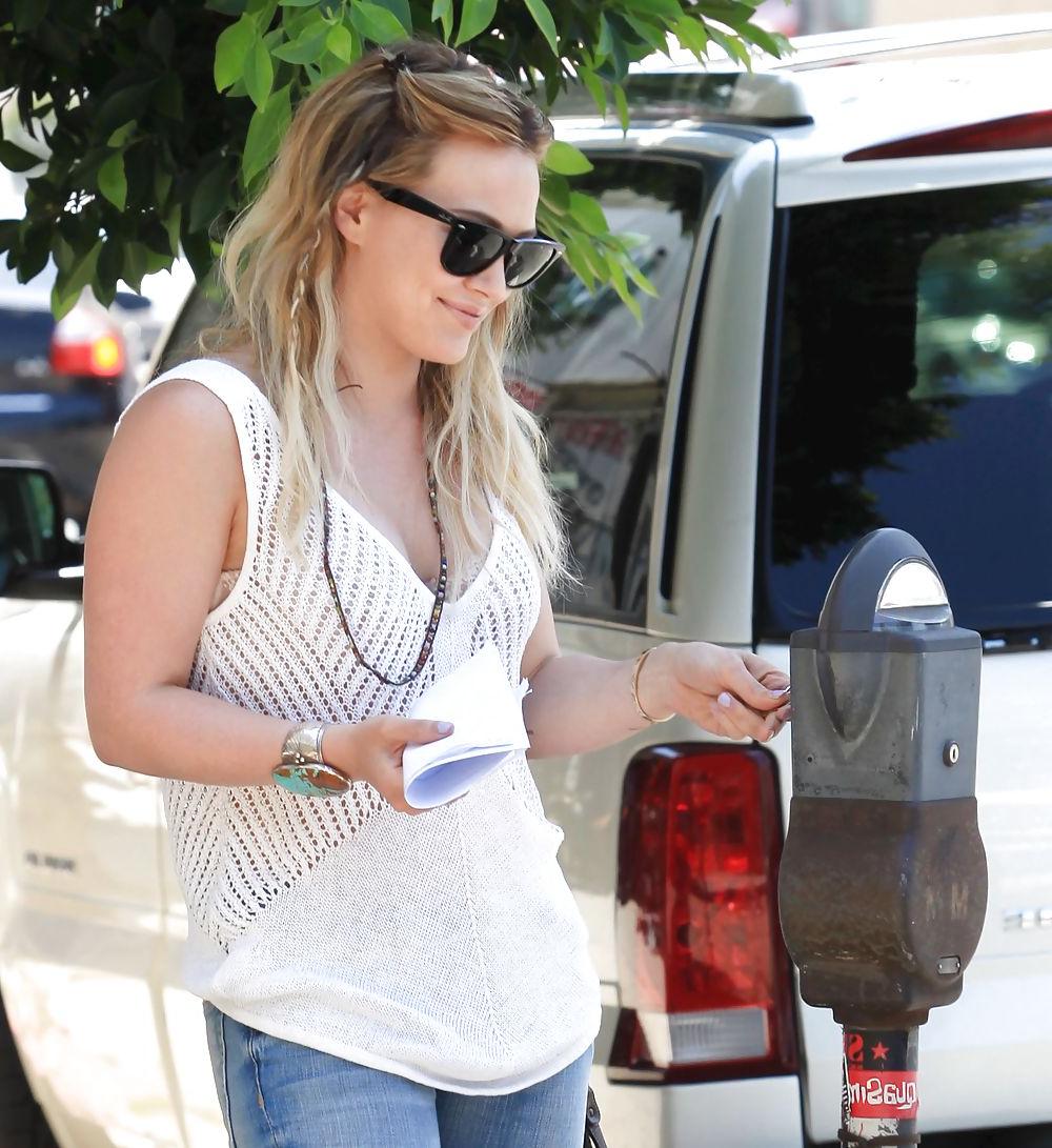 21P Hilary Duff trug während ihres Aufenthalts in West Hollywood Jeans