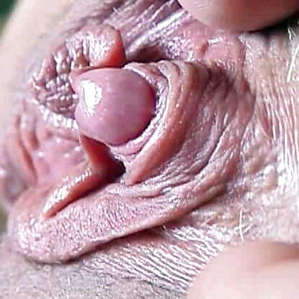 12P Mature Big clit 3