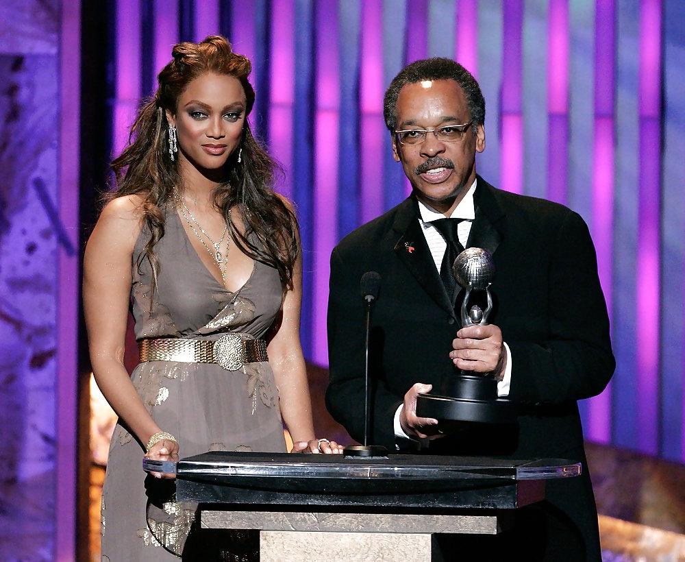 25P Tyra Banks Hot Pics