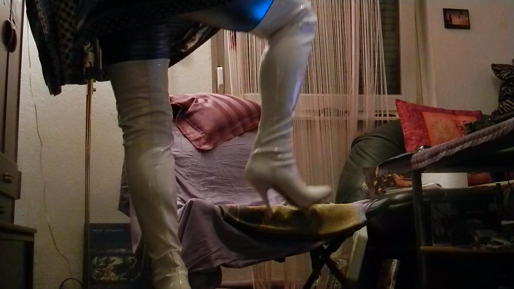 5P Cd seeks woman like boots