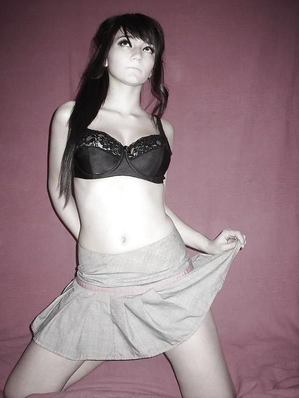 25P Hot Emo-Babe