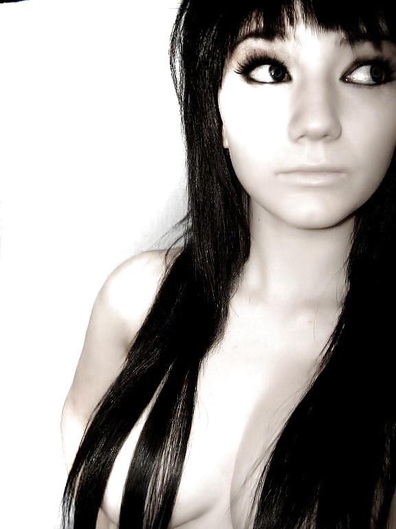 25P Hot Emo-Babe