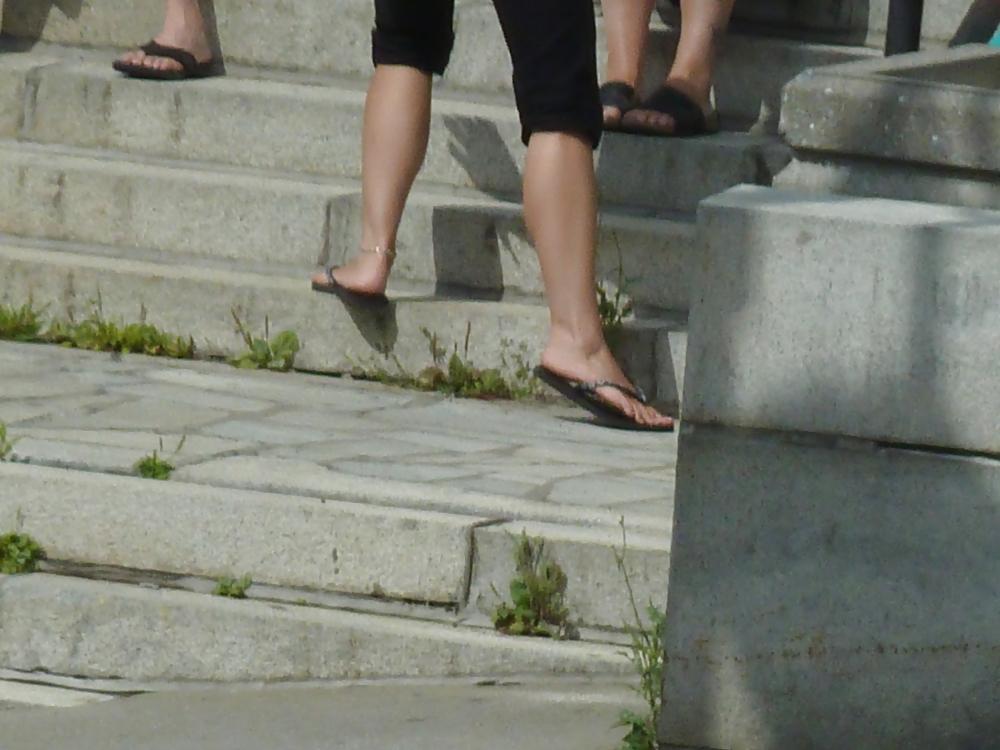 13P Feet spy cam on street