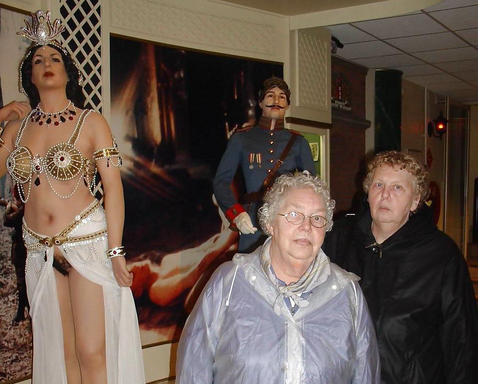 4P Mit Oma Regina im Sexmuseum Amsterdam