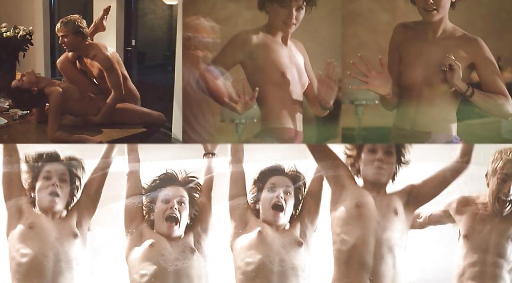 25P Celebs Naked 06