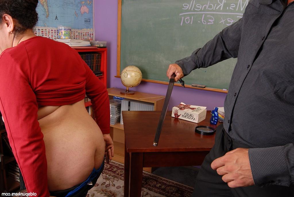 16P Fatty mature teacher Richelle is being forced to suck a dick