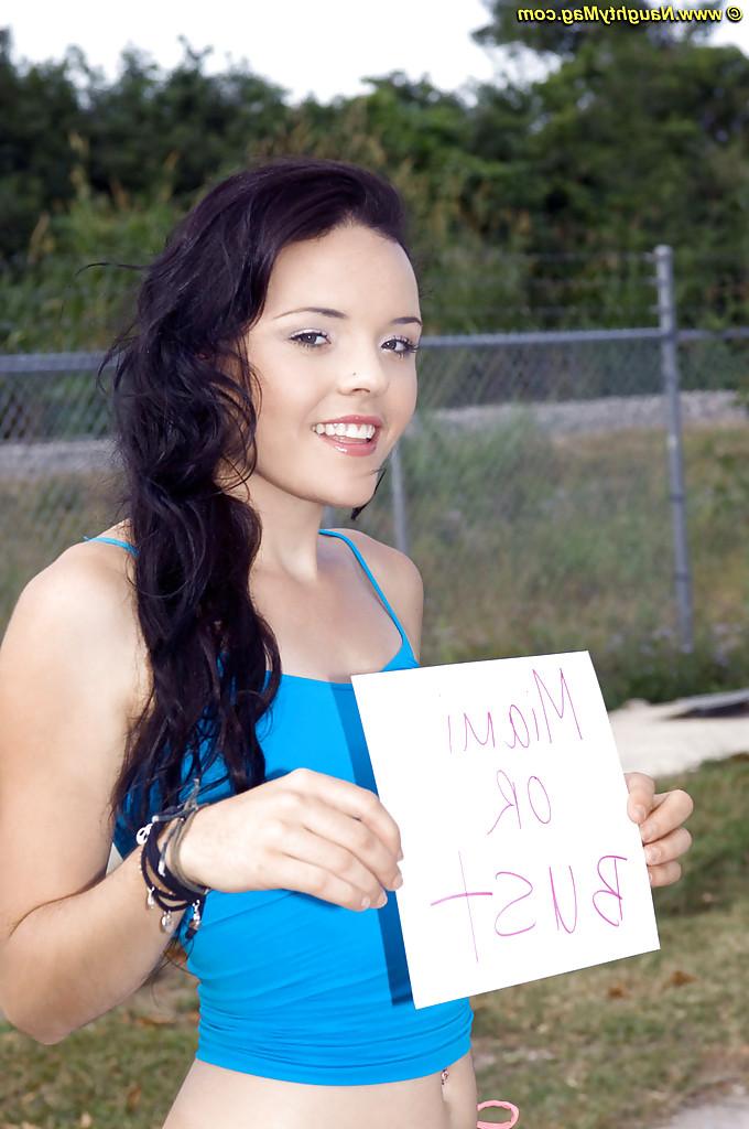16P Brunette chick Lizzy James does some ball licking to thank for the ride.
