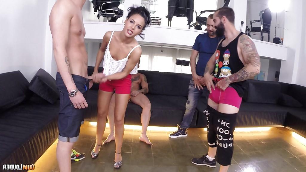 16P Cock-friendly babes Apolonia and Frida Sante show their love to blowjobs
