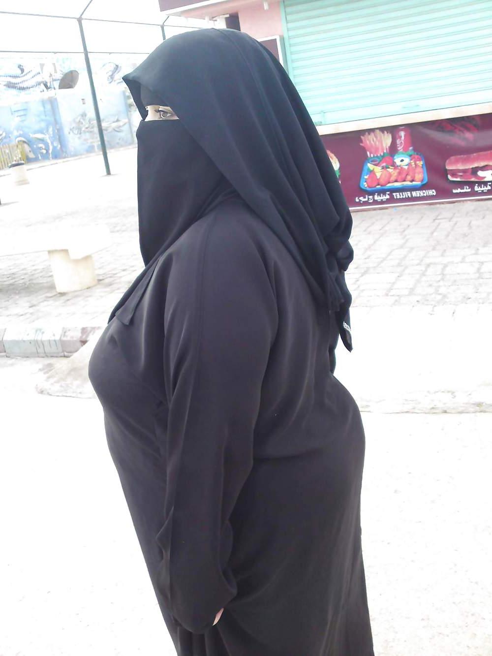 17P BIG ARAB ASS