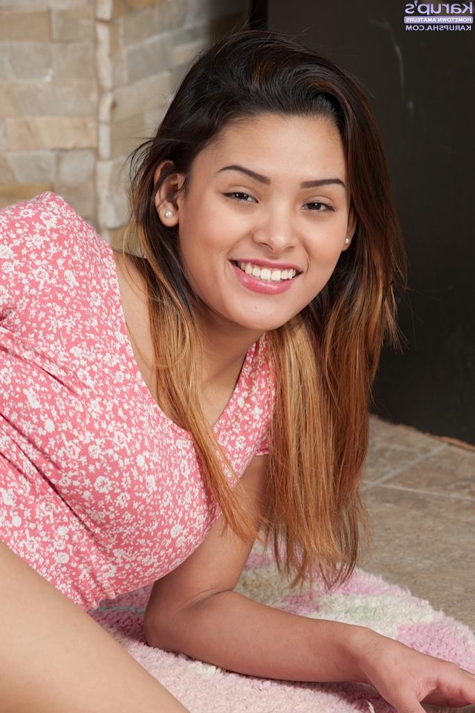 16P Cute faced teen hottie Josie Jagger spreading her pink pussy lips