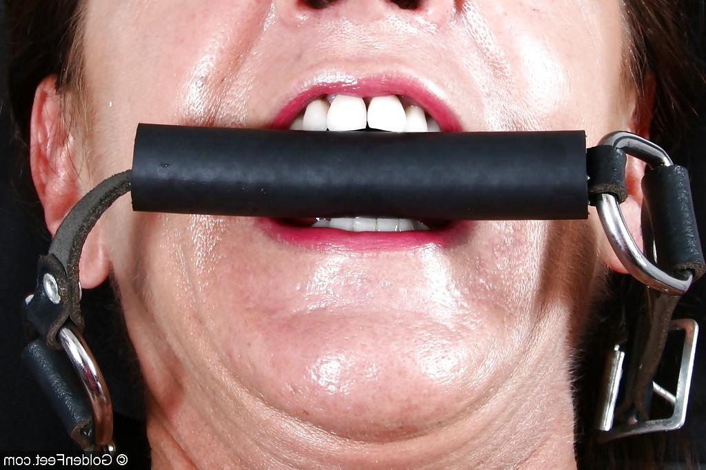 16P Older Euro woman Lady Sarah squirting for fetish photos while ball gagged