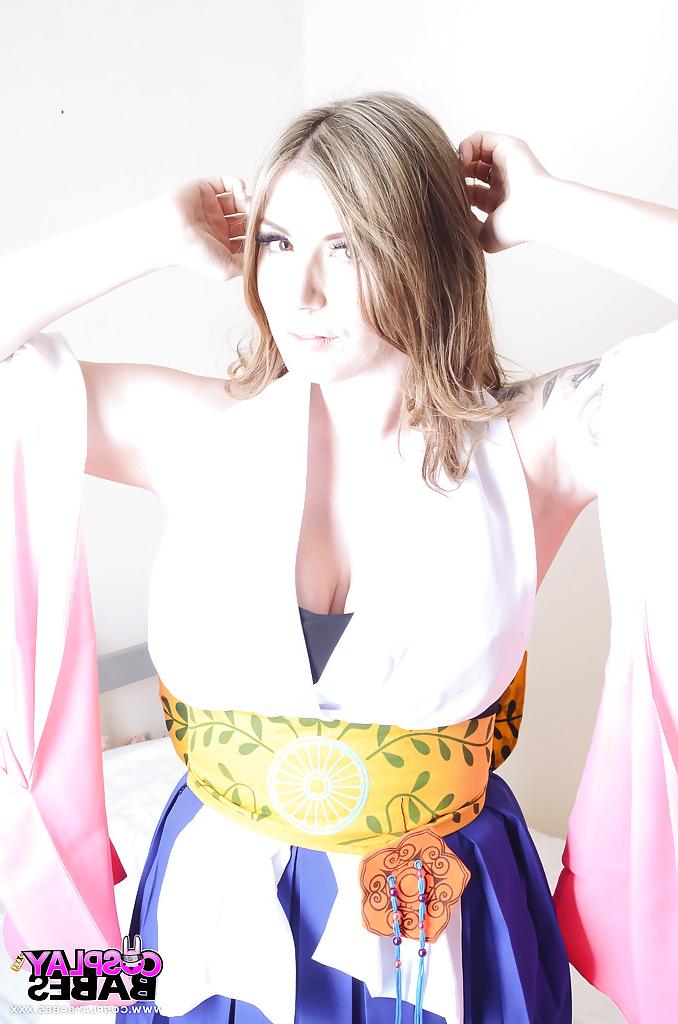 16P Gorgeous blonde cosplay model Yuffie Yulan flashing shaved pussy