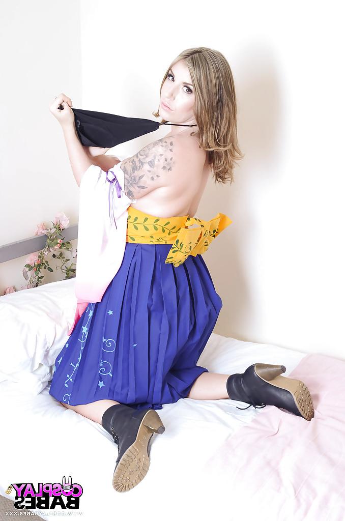 16P Gorgeous blonde cosplay model Yuffie Yulan flashing shaved pussy