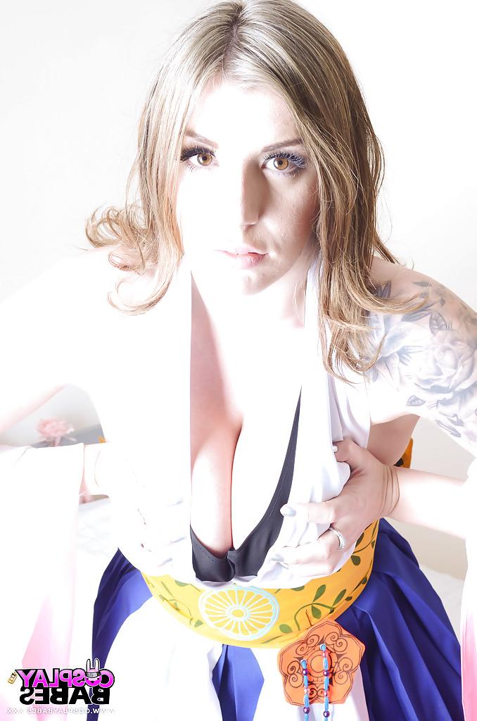 16P Gorgeous blonde cosplay model Yuffie Yulan flashing shaved pussy