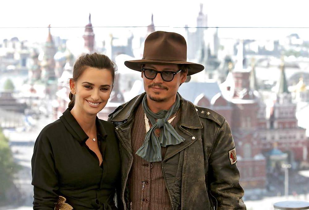 25P Penelope Cruz POTC On Stranger Tide Photocall in Moscow