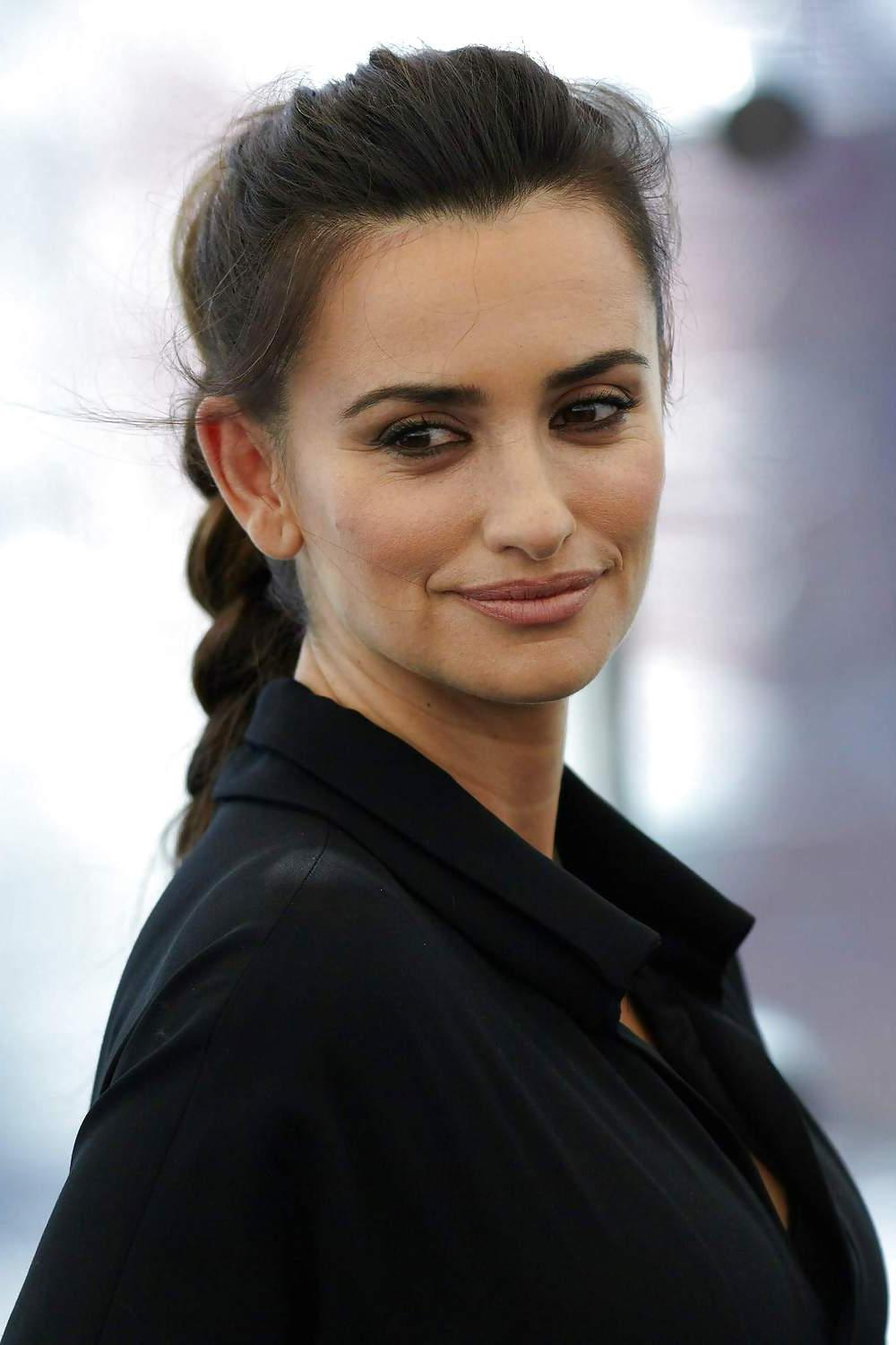 25P Penelope Cruz POTC On Stranger Tide Photocall in Moscow