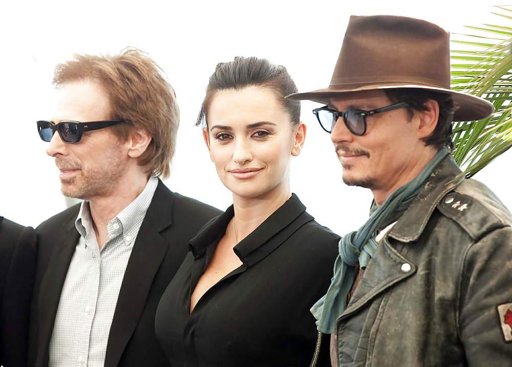 25P Penelope Cruz POTC On Stranger Tide Photocall in Moscow