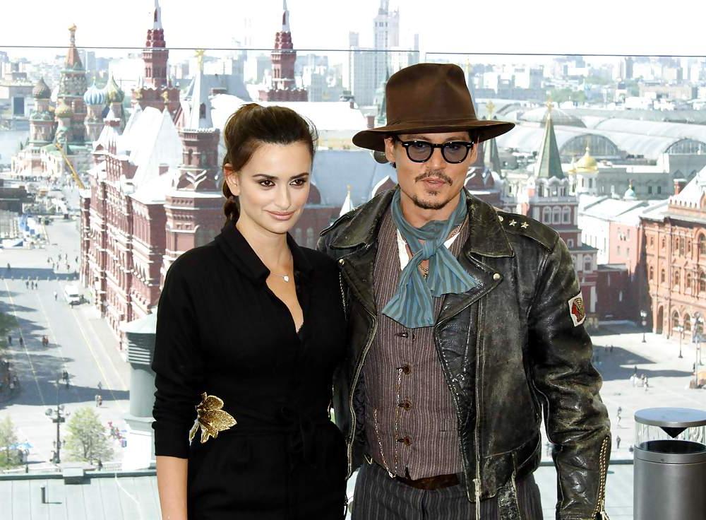 25P Penelope Cruz POTC On Stranger Tide Photocall in Moscow