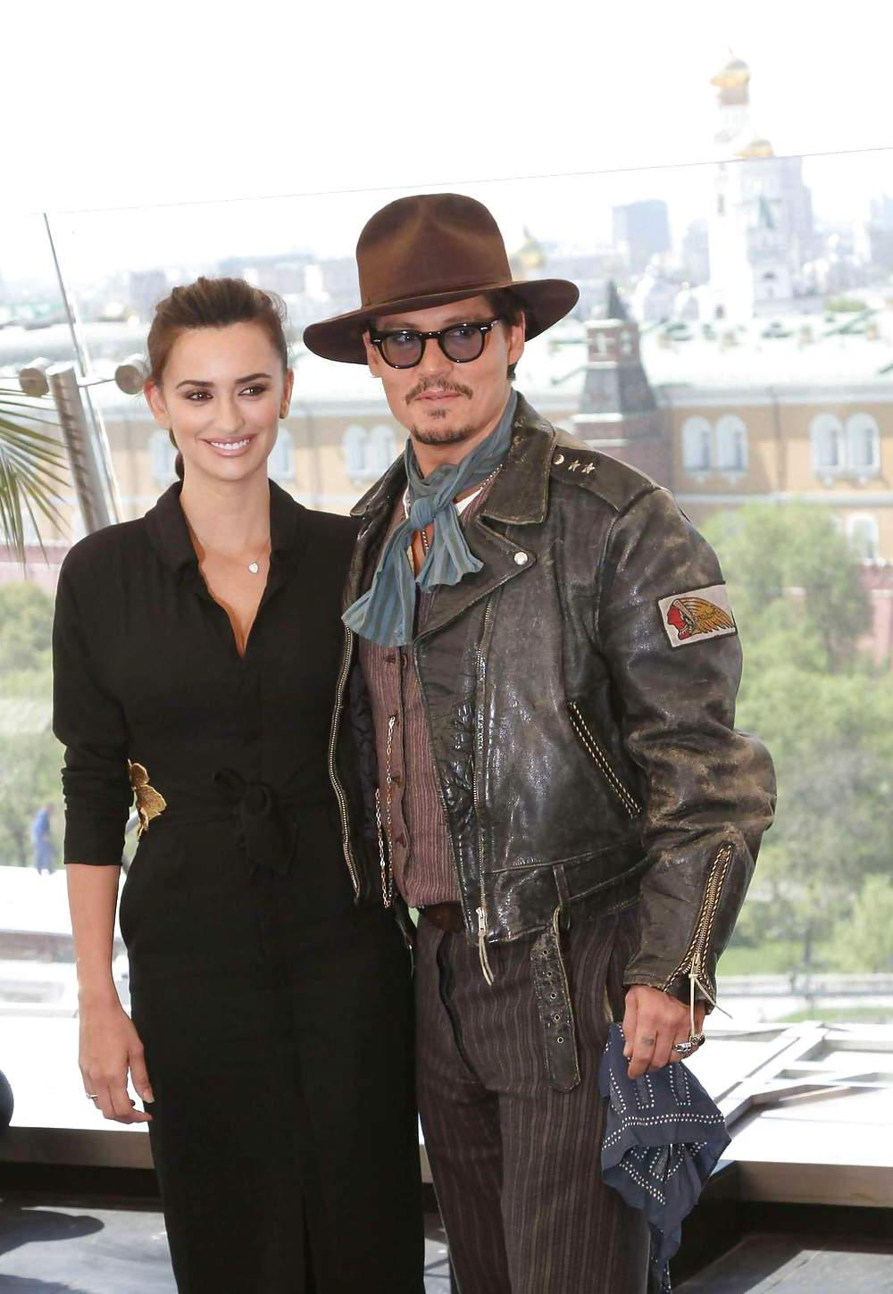 25P Penelope Cruz POTC On Stranger Tide Photocall in Moscow