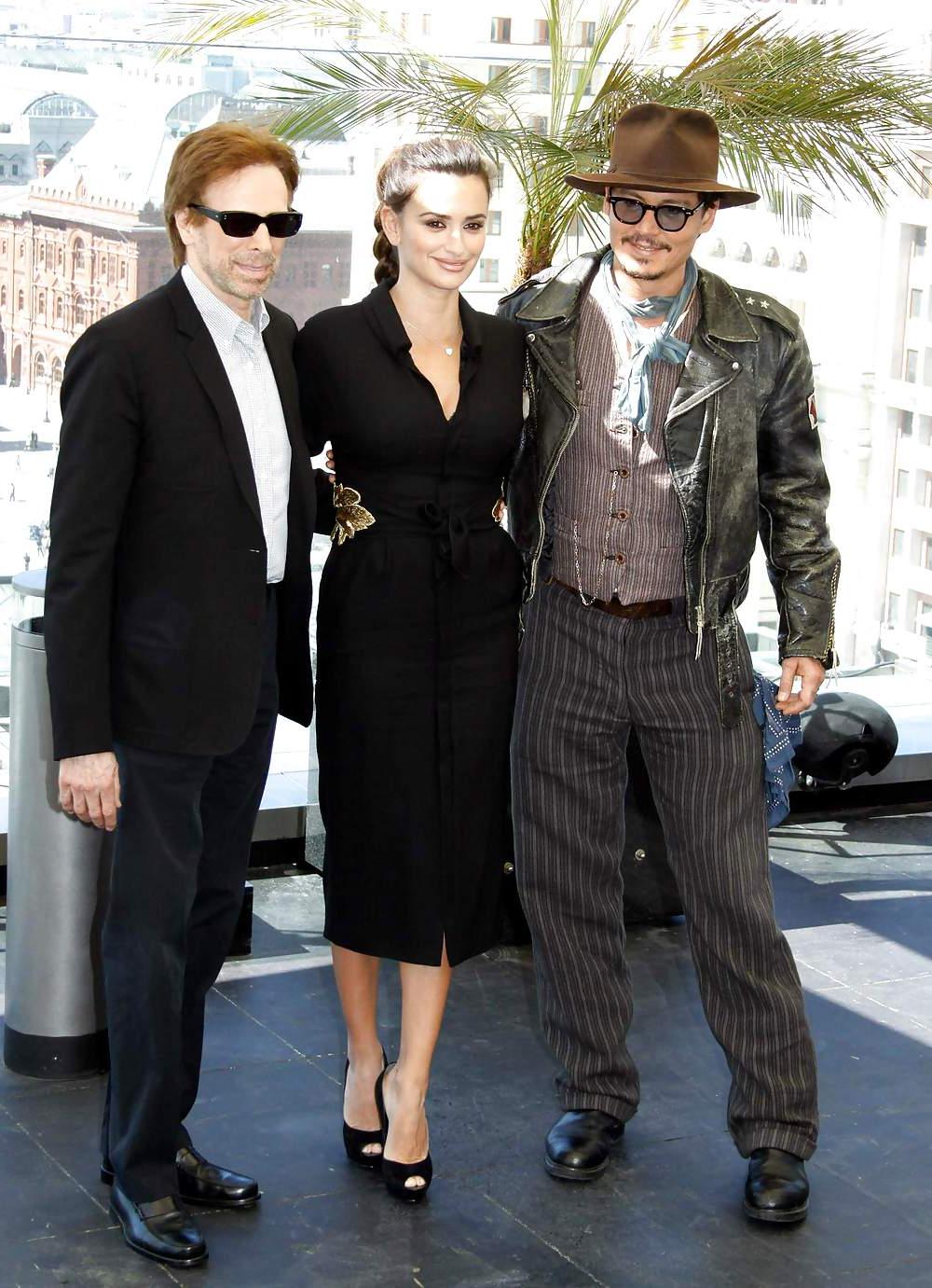 25P Penelope Cruz POTC On Stranger Tide Photocall in Moscow
