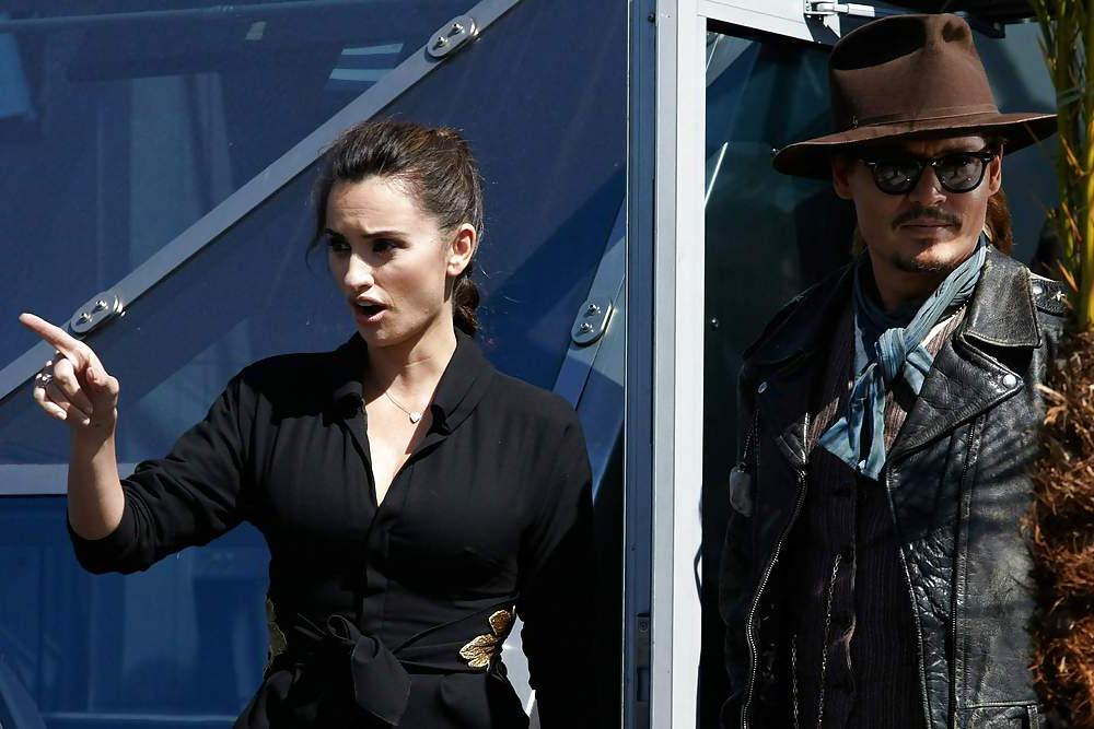 25P Penelope Cruz POTC On Stranger Tide Photocall in Moscow