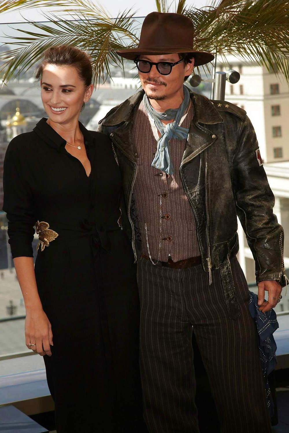 25P Penelope Cruz POTC On Stranger Tide Photocall in Moscow