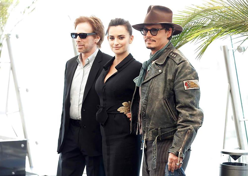 25P Penelope Cruz POTC On Stranger Tide Photocall in Moscow