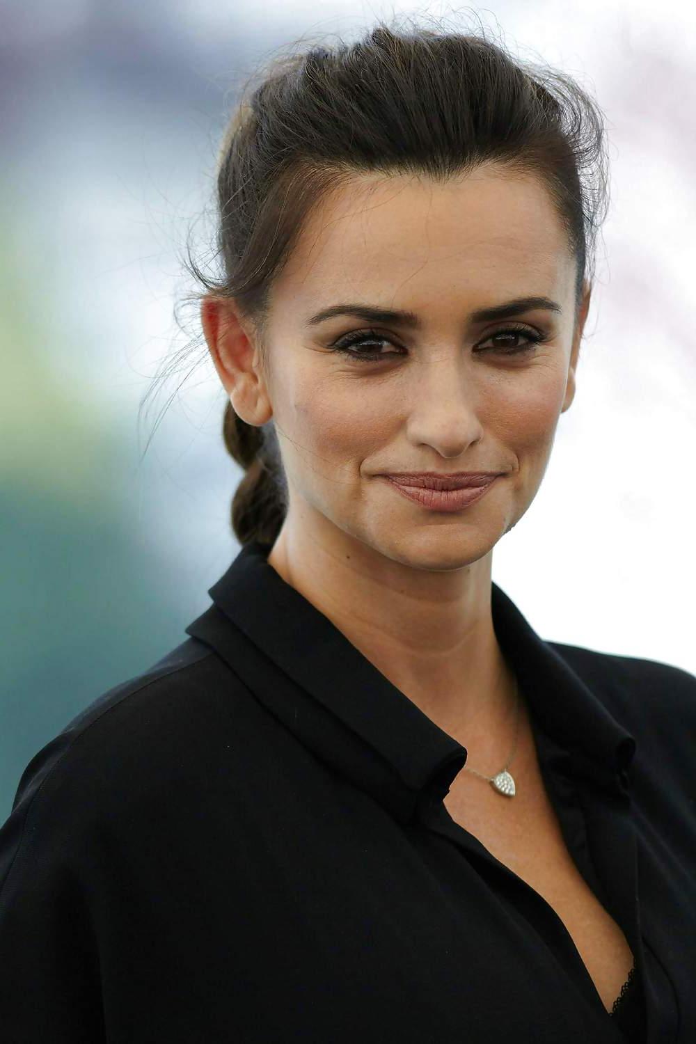 25P Penelope Cruz POTC On Stranger Tide Photocall in Moscow