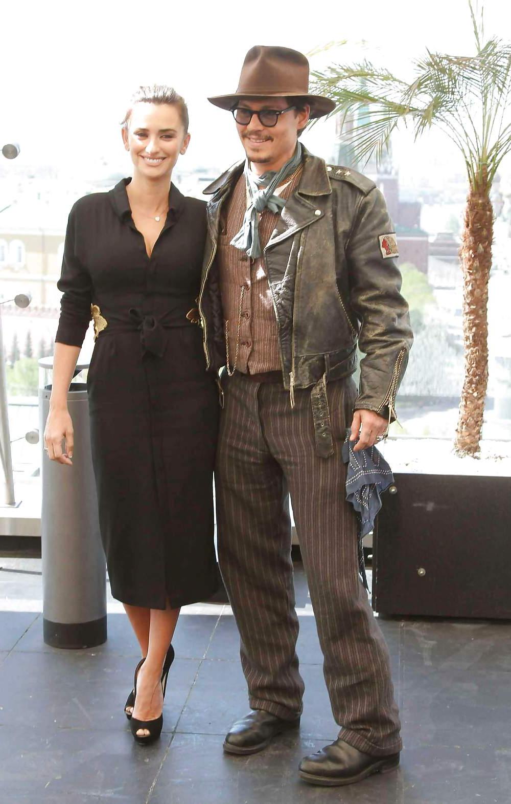25P Penelope Cruz POTC On Stranger Tide Photocall in Moscow