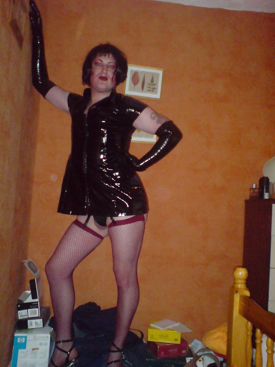 25P Master's tranny slut Vicky