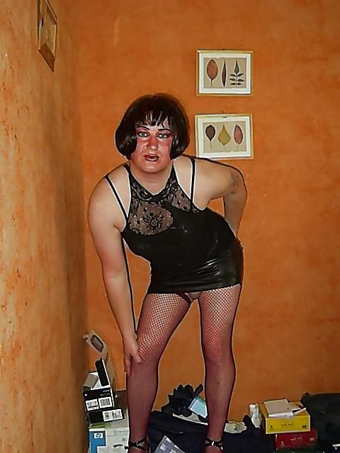 25P Master's tranny slut Vicky